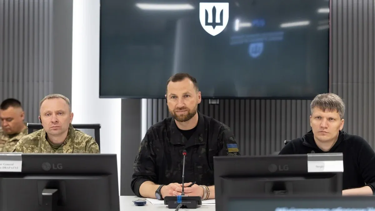 Ілюстрація до матеріалу: Хмара та Драпатий провели спільну нараду, говорили, зокрема, про ключові безпекові ризики та посилення системи оборони
