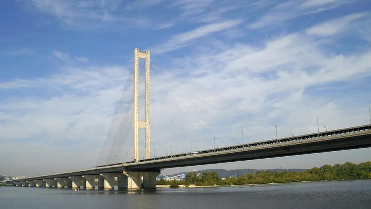 Ілюстрація до матеріалу: В КМДА просять не поширювати фото пошкоджень столичних мостів, щоб не допомагати ворогу