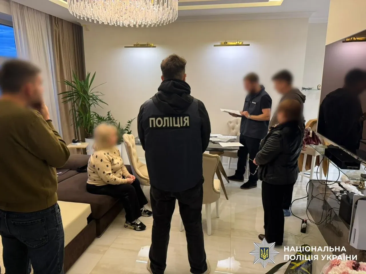 Ілюстрація до матеріалу: За запитом українських поліцейських у Румунії затримали адміністратора мережі вебресурсів із дитячою порнографією | Національна поліція України